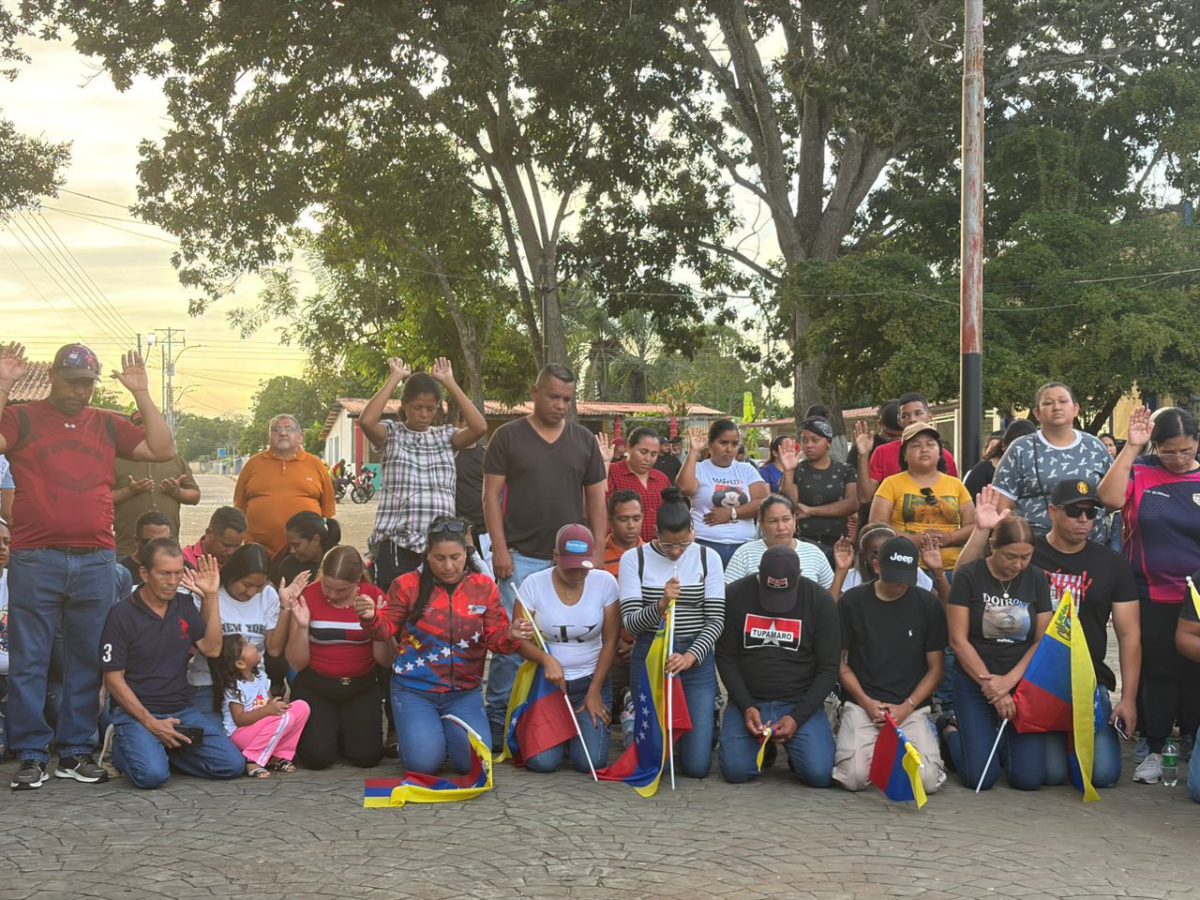 Santa Bárbara de Tapirín en oración por el bienestar de Venezuela 2 roselis3