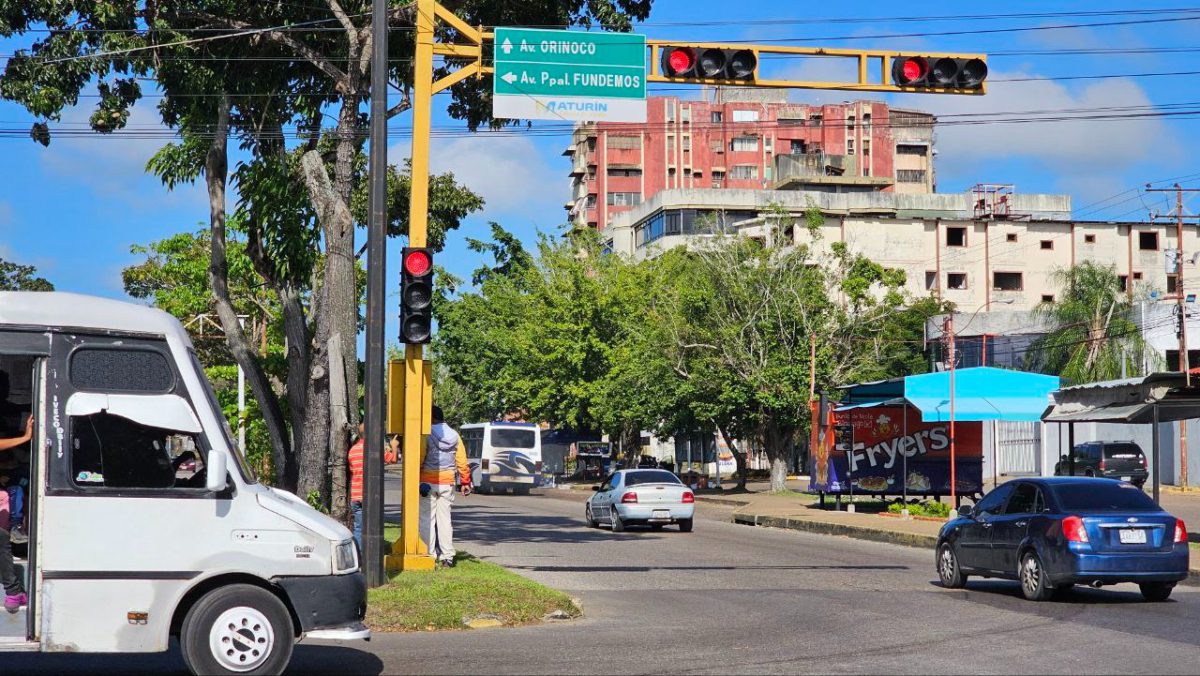 Ejecutan plan de mantenimiento en semáforos del municipio 3 semaforo4