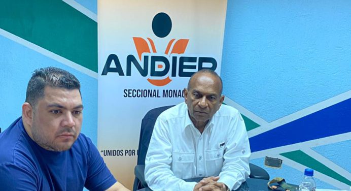 Quijada: Colegios privados no pueden cobrar por mora