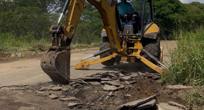 Inician trabajos de rehabilitación de la vialidad en el municipio Aguasay