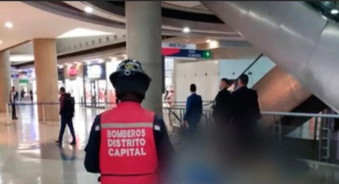 Mujer de 23 años murió tras caer de una altura de 20 metros en centro comercial capitalino