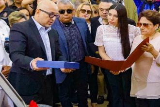 Otorgan Orden Francisco de Miranda