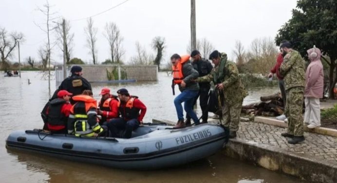 Alerta de inundación: Portugal evacúa a 3.600 residentes por el aumento del río Mondego