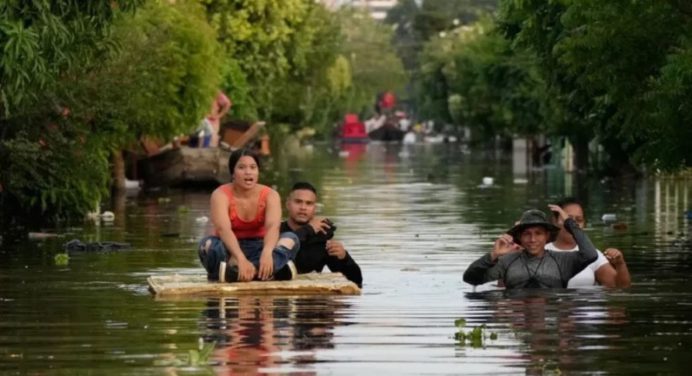 Colombia decreta emergencia económica y social en ocho departamentos