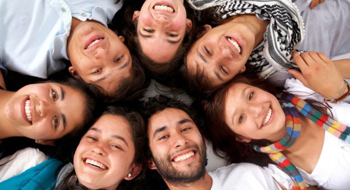 Dos marchas en Caracas para celebrar el Día de la Juventud