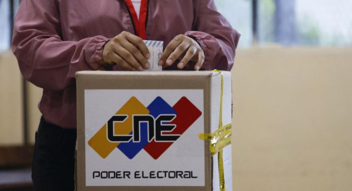 Colombianos en Venezuela conocen la plataforma de postulación electoral