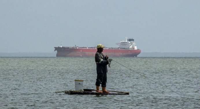 EE.UU. relaja las restricciones para la industria petrolera en Venezuela