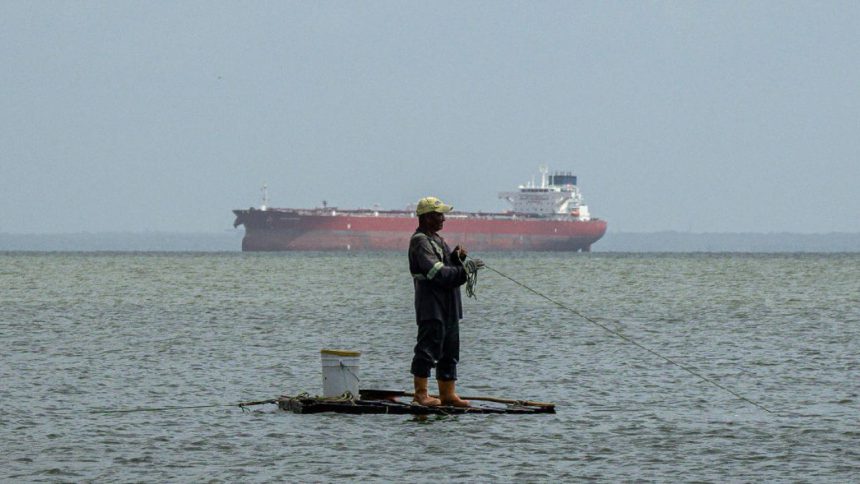 EE.UU. relaja las restricciones para la industria petrolera en Venezuela 1 restricciones