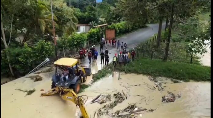 Intensas lluvias en Mérida causan el colapso de un puente en la Troncal 001 2 Intensas lluvias