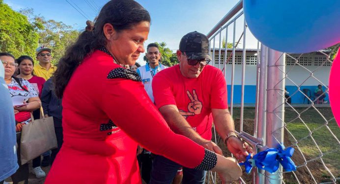 Poder Popular rehabilita Escuela Básica “Ernesto Lazarde” de Sotillo