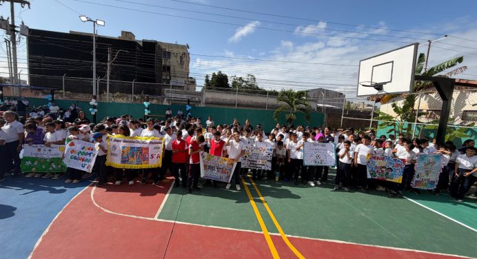 Entregan rehabilitada cancha de la escuela República del Uruguay en Maturín