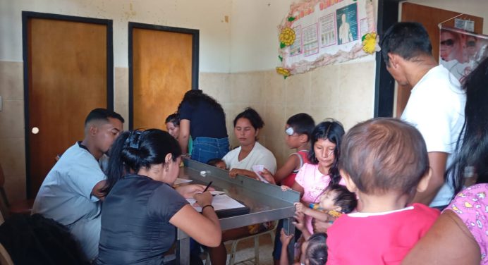 MinSalud lleva atención médica a la comunidad indígena de Mosú