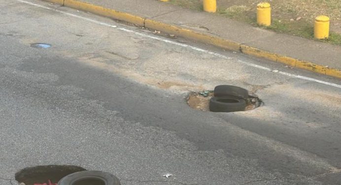 Al hueco tragacarro le salió una tronera gemela en Las Brisas