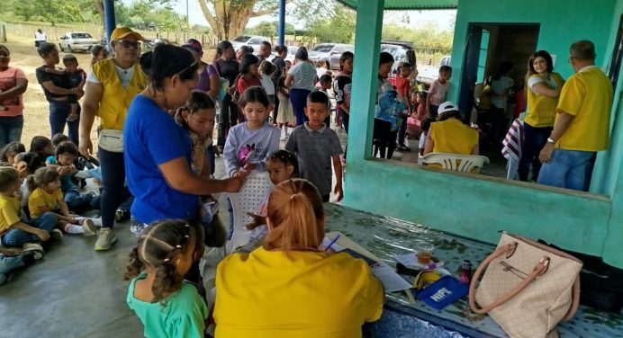 En Los Bejucales 91 niños reciben atención médica de «Por amor a ti»