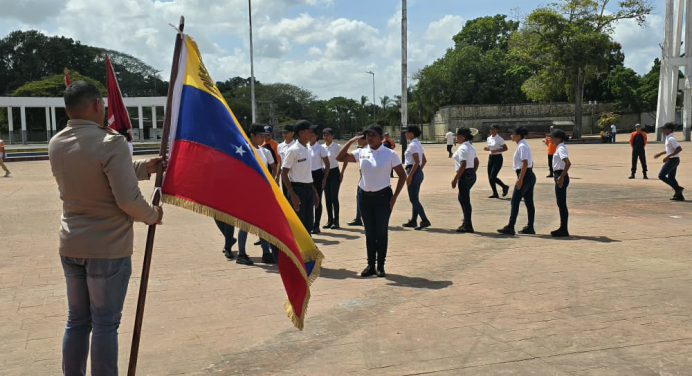 UNES realiza acto de reverencia a la Bandera Nacional en Cedeño