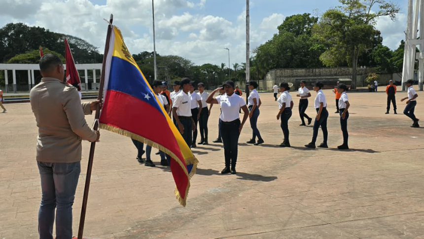 UNES realiza acto de reverencia a la Bandera Nacional en Cedeño 1 Unes