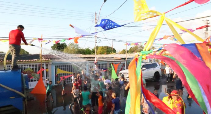 Brisas del Orinoco festejó en grande su premio a la mejor ambientación de Carnaval
