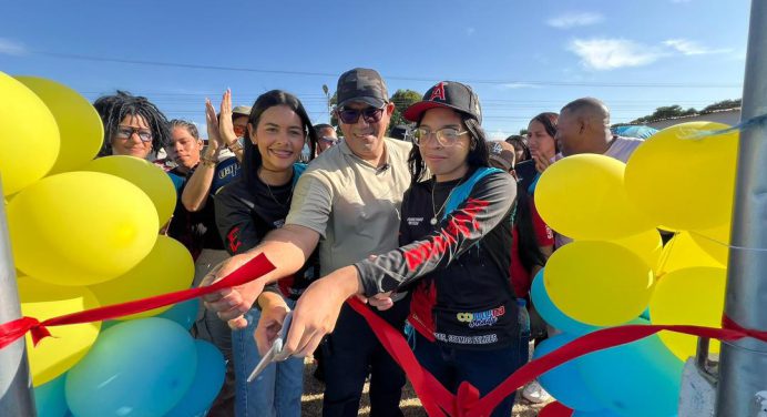 Alcalde José Maldonado inaugura cancha de usos múltiples en Los Barrancos de Fajardo
