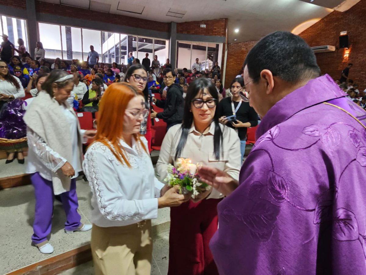 Con imposición de las cenizas Clsem y el Cmbmm iniciaron la Cuaresma 3 ceniza4