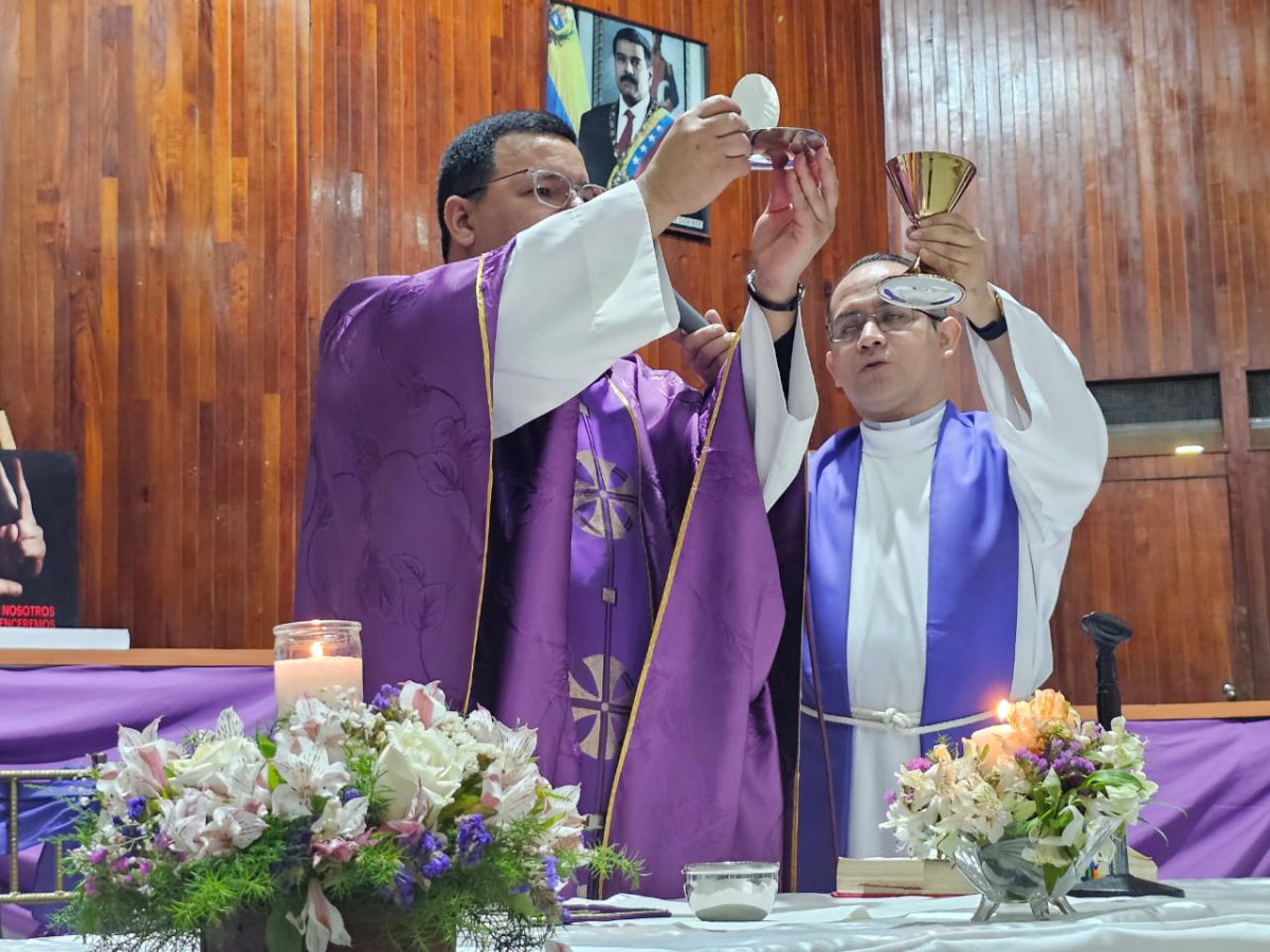 Con imposición de las cenizas Clsem y el Cmbmm iniciaron la Cuaresma 4 ceniza5