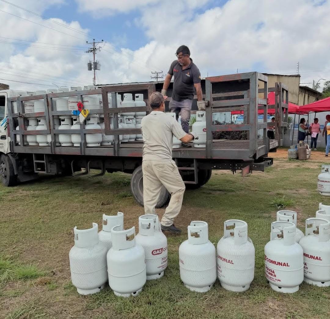 Sustituyen 150 cilindros de gas en la comuna Avanzadora de Las Cocuizas 2 cilindros