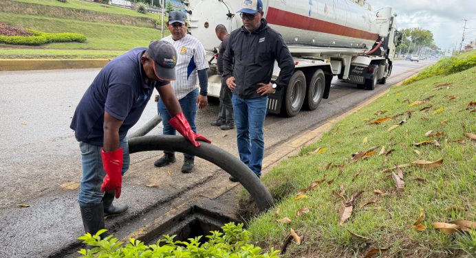 Gobernación realiza abordaje integral de vialidad y drenajes en elevado de Boquerón