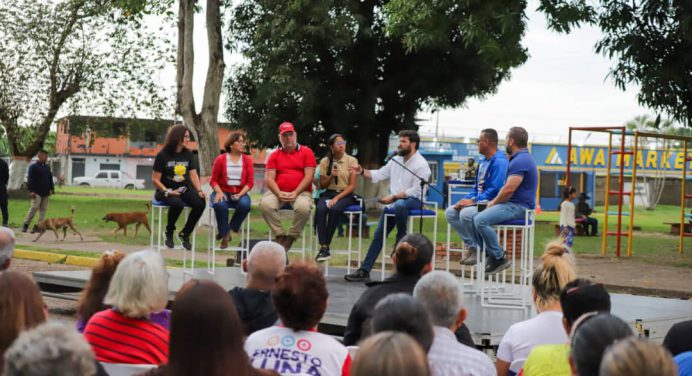 Gobernador Ernesto Luna reinicia Plan Techo Comunal en La Viña