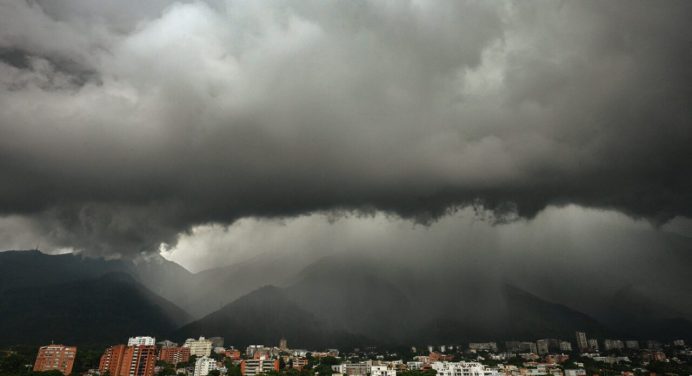 Paso de la Onda Tropical Nº 5 sigue generando lluvias y descargas eléctricas