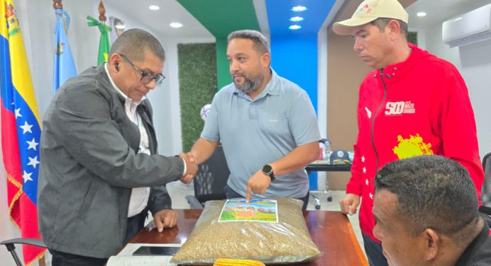 Alcalde Daniel Monteverde potencia el desarrollo agroproducción de Cedeño