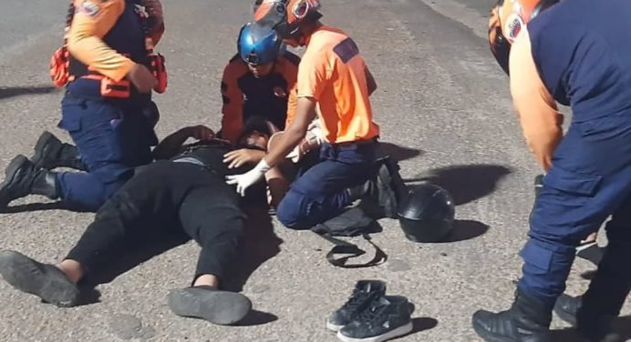 Accidente de moto dejó dos lesionados en la avenida Raúl Leoni