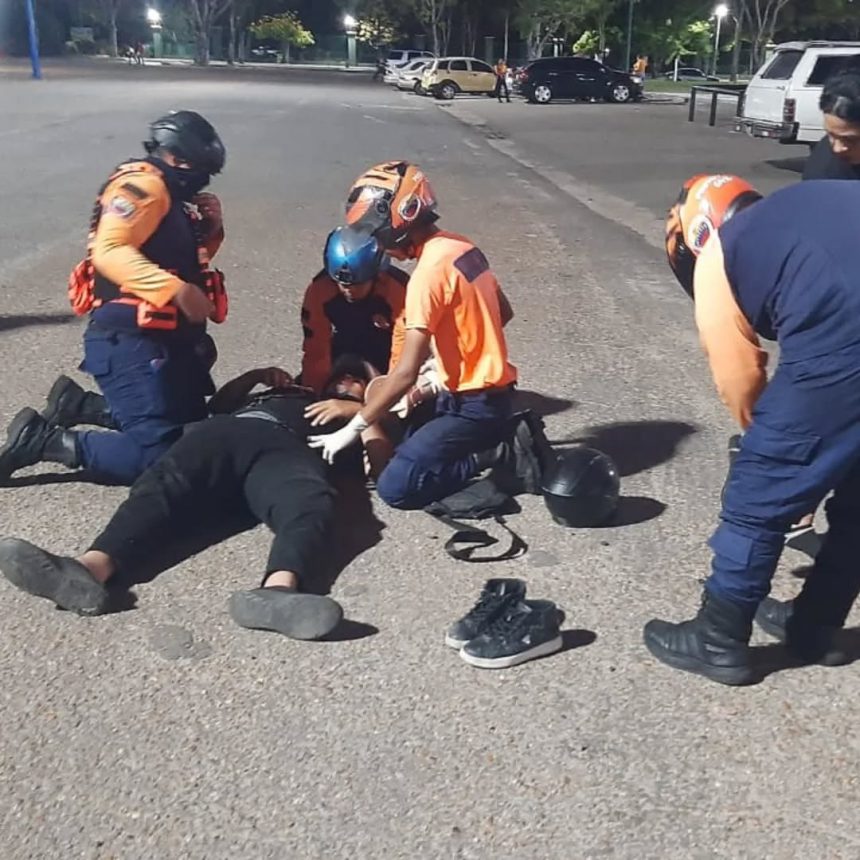Accidente de moto dejó dos lesionados en la avenida Raúl Leoni 1 moto