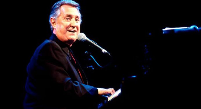 Fallece Neil Sedaka, compositor y cantante de ‘Oh! Carol’ a sus 86 años