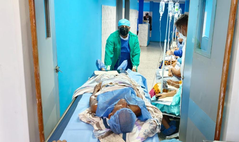 En Maturín operan a 60 trabajadores del sector educativo en el Hospital Simón Bolívar 3 operacion3