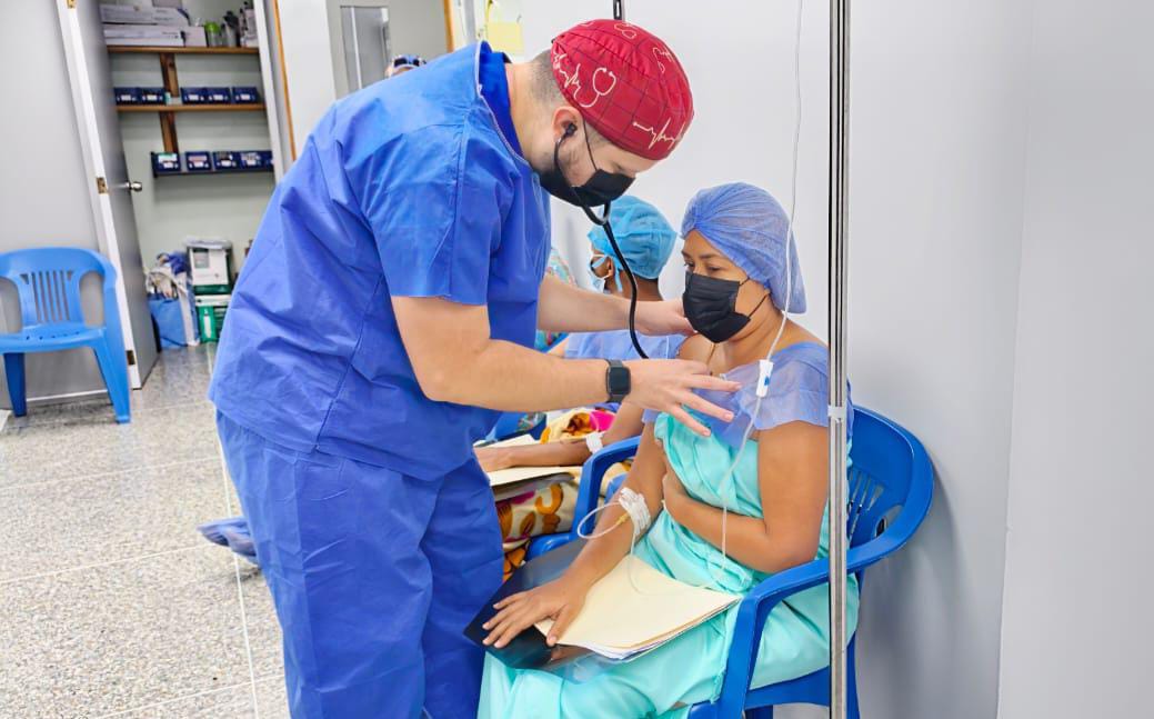 En Maturín operan a 60 trabajadores del sector educativo en el Hospital Simón Bolívar 7 operacion7