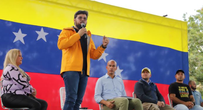 Ministro Rodríguez y gobernador Luna lideran asamblea con movimientos sociales