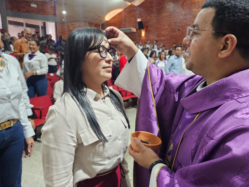 Con imposición de las cenizas Clsem y el Cmbmm iniciaron la Cuaresma 1 cenizas