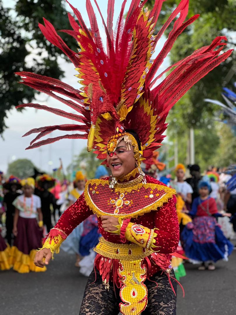 Con un desfile lleno de color y alegría celebran grito de Carnaval en Sotillo 2 sotillo2