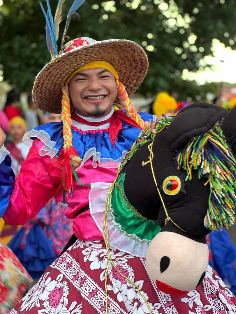 Con un desfile lleno de color y alegría celebran grito de Carnaval en Sotillo 5 sotillo5