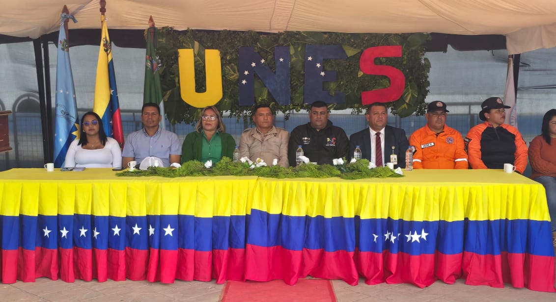 UNES realiza acto de reverencia a la Bandera Nacional en Cedeño 3 unes3