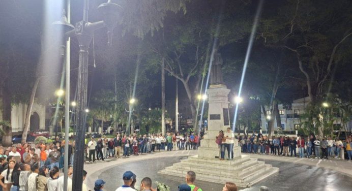 Realizan en Maturín una vigilia por la paz