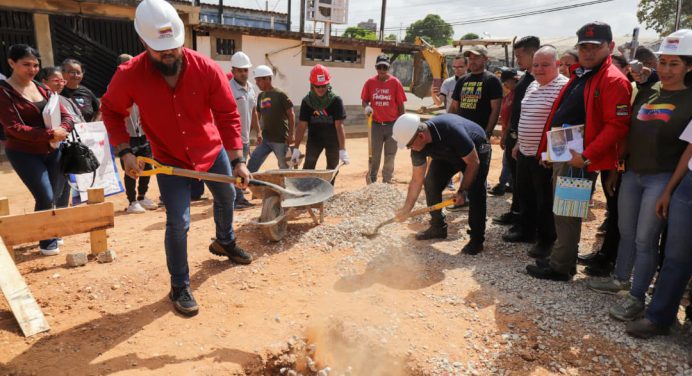 Colocan primera piedra de la iglesia Virgen del Valle en Maturín