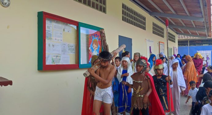 Más de 220 niños de Caripe reviven la pasión y vida de Jesucristo