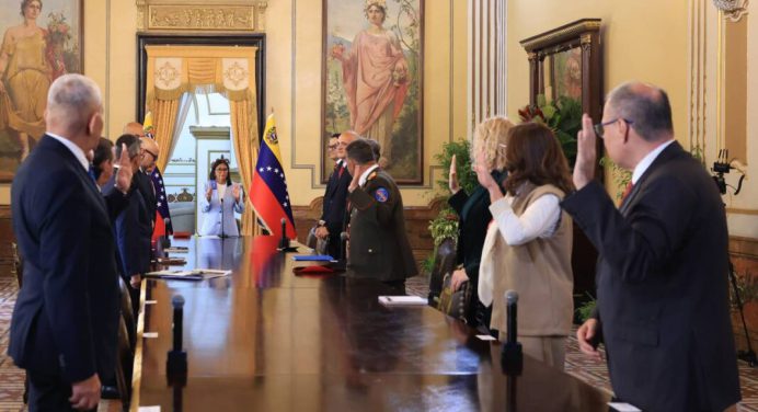 Presidenta encargada juramentó a nuevos ministros del gabinete Ejecutivo