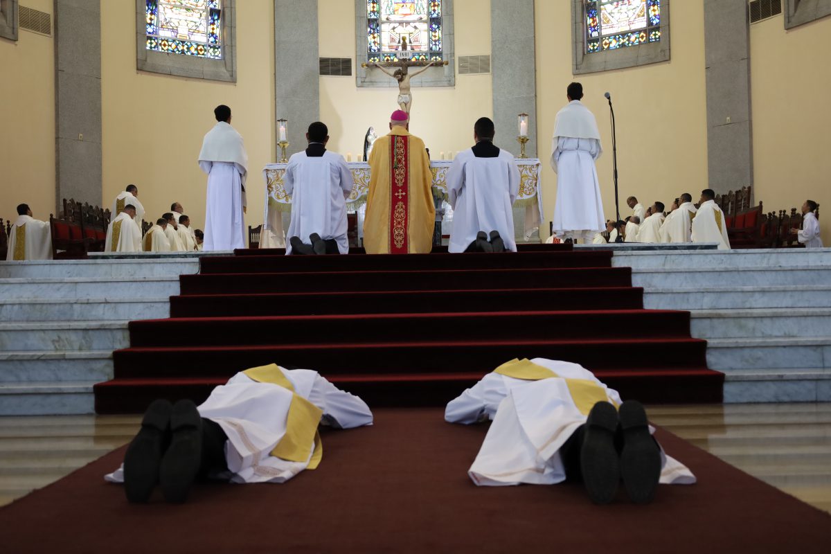 Amilkar Venales y Adrián Arriojas fueron ordenados sacerdotes en la Catedral 4 IMG 6036.JPG
