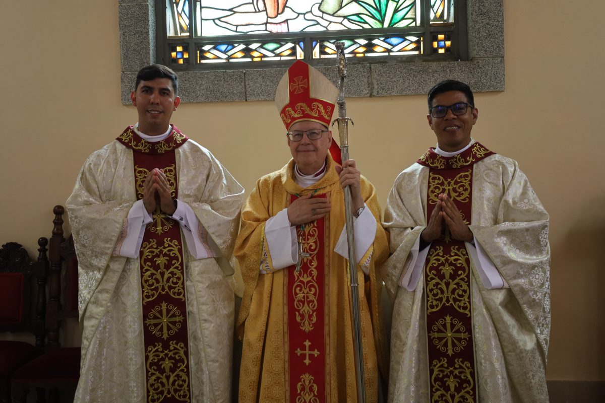 Amilkar Venales y Adrián Arriojas fueron ordenados sacerdotes en la Catedral 2 IMG 6565.JPG