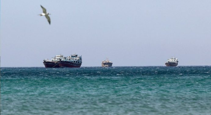 Estados Unidos da luz verde a la venta de petróleo iraní retenido en el mar