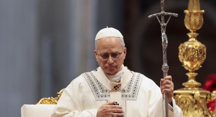 El papa León hace un llamado a la paz mundial