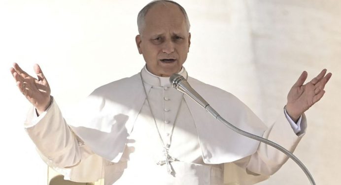 El papa León afirma que militares cristianos deben defender a débiles y asegurar la paz