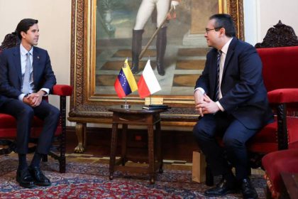 encargado de negocios