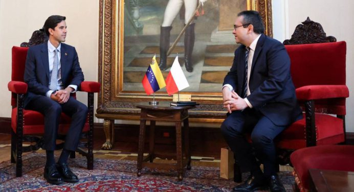 ¡Encuentro! Oliver Blanco se reunió con el encargado de negocios de Polonia